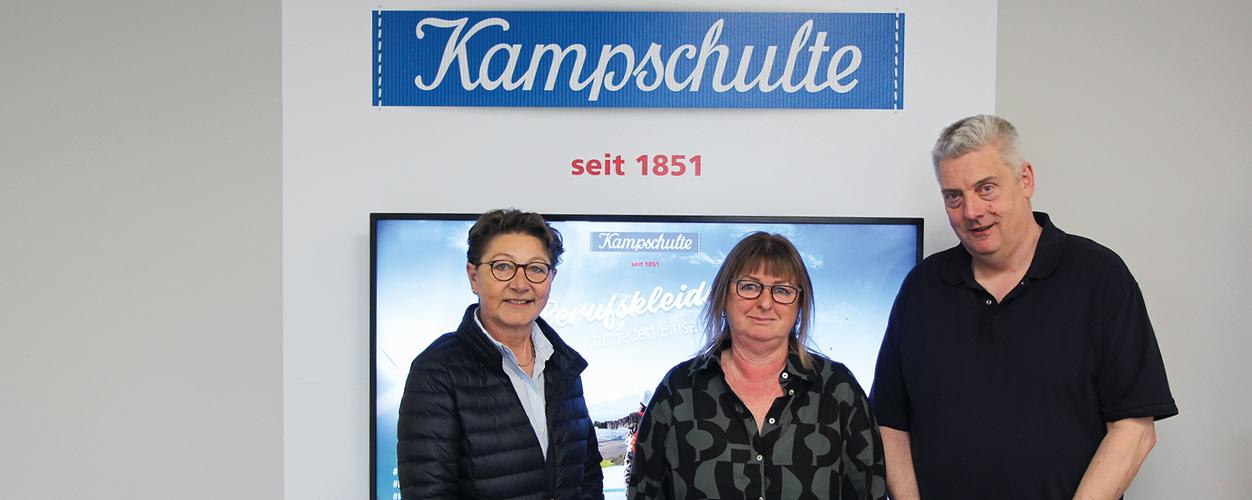 Schätzen die Kommunikation auf Augenhöhe (v. l.): Bereichsleiterin Heike Cürette, Objektleiterin Elke Dörmann (beide Piepenbrock) und Betriebsleiter Egbert Jansen (Kampschulte). (Bild: Kampschulte GmbH & Co. KG)