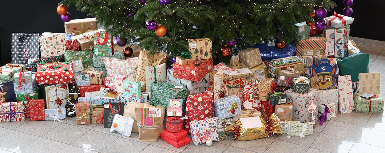 159 liebevoll verpackte Geschenke: Die Piepenbrocker haben das ohnehin schon große Engagement der Vorjahre erneut übertroffen.