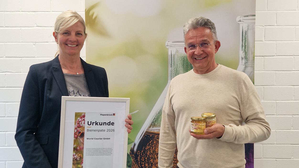 Summendes Engagement: World Courier übernimmt Bienenpatenschaft 2026 bei Planol