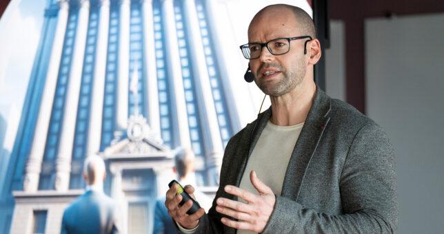 Andreas Heideck hält in der Piepenbrock Akademie einen Vortrag über „Social Engineering – Die unterschätzte Gefahr mitten im Alltag“