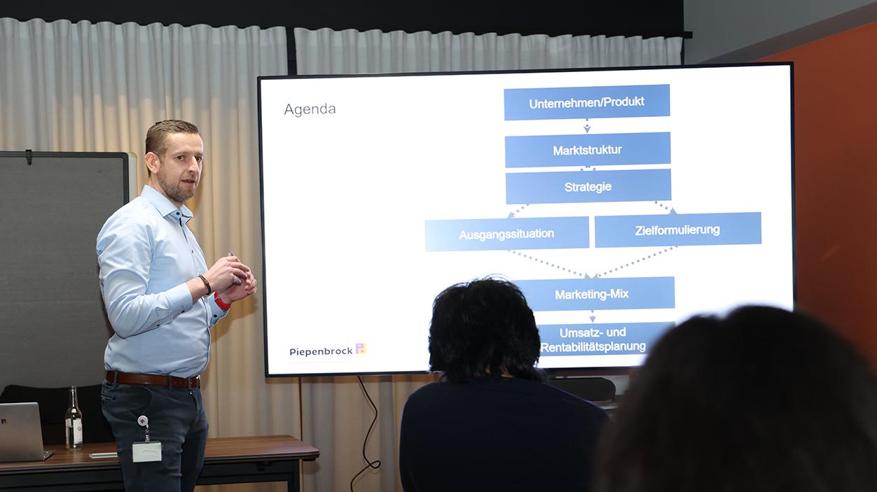 Praxis trifft Planspiel: Management Information Game bei Piepenbrock