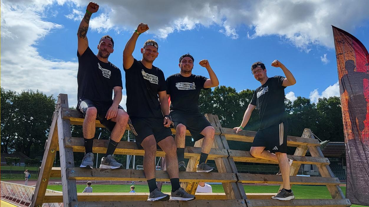 Piepenbrocker meistern Parcours beim Obstacle City Run in Göttingen