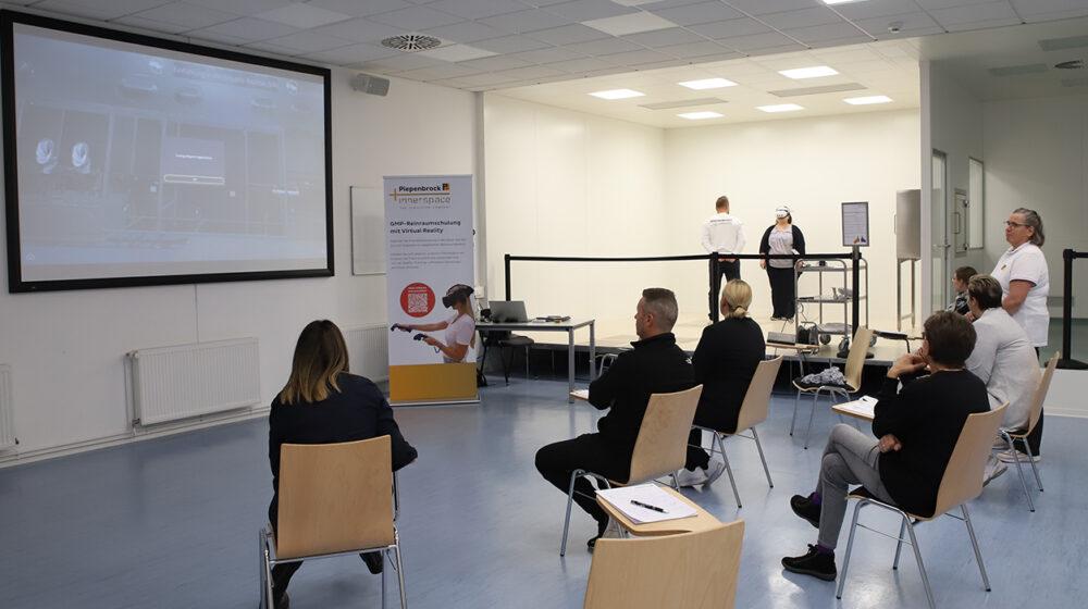 Schulungssituation im Reinraum-Trainingszentrum von Piepenbrock.