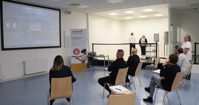 Schulungssituation im Reinraum-Trainingszentrum von Piepenbrock.