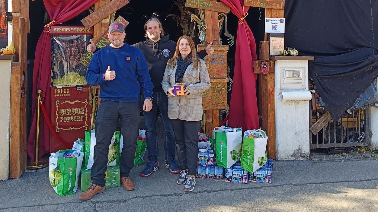 Süßigkeiten-Spende zu Halloween: Piepenbrock Automotive München macht Kindern eine Freude