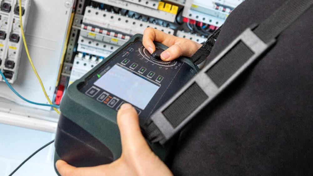 Beim Thema Betriebsmittelprüfungen berät Piepenbrock zum Thema Elektrosicherheit.