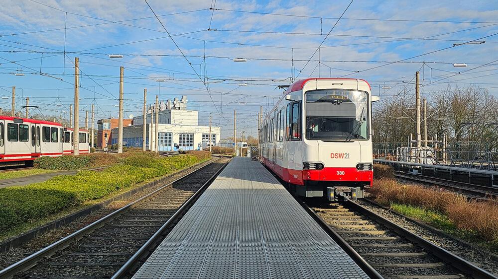 In der Verkehrsmittelreinigung reinigt Piepenbrock die Straßenbahnen für die Dortmunder Stadtwerke AG.