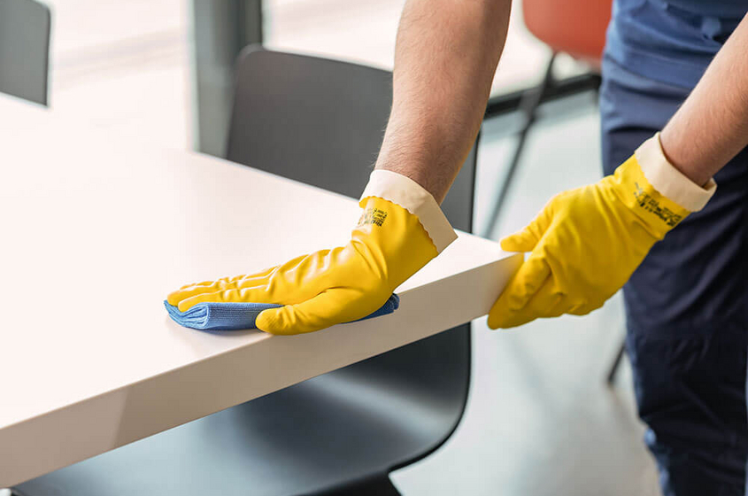 Nahaufnahme Reinigung Tisch