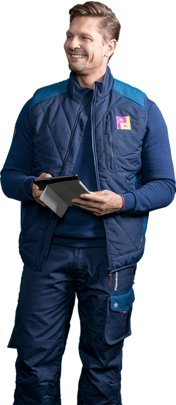 Piepenbrock Pürfservice Mitarbeiter mit Tablet 