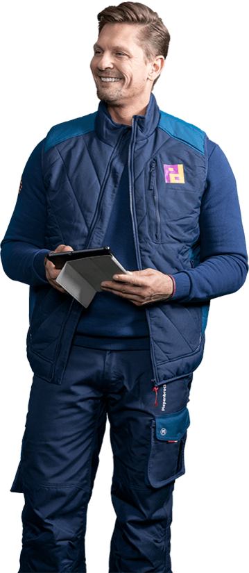Piepenbrock Pürfservice Mitarbeiter mit Tablet 