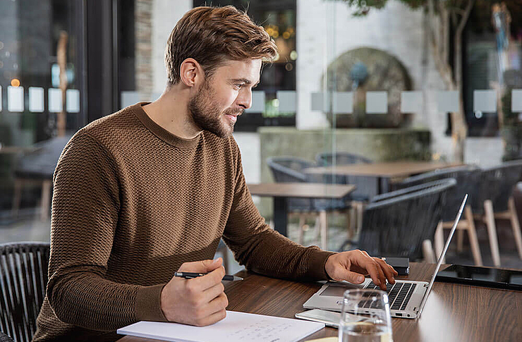 Mitarbeiter des Facility Management Consulting während der Projektarbeit